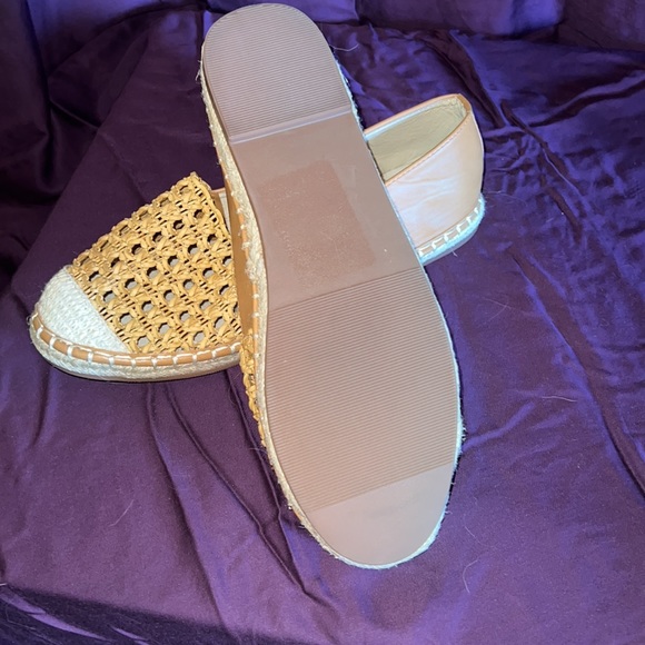 *NWOT* Simple flat espadrilles - Picture 3 of 3